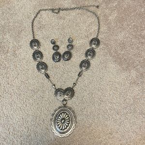 Oversized western statement necklace and earrings, silver